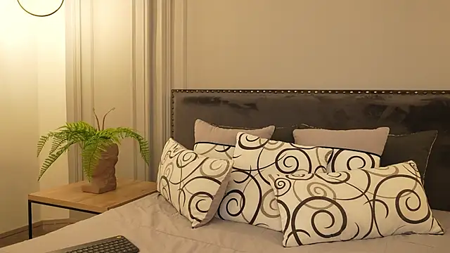 Snapshot of IrisBaker chatting on November 2025 09:08:01 PM IrisBaker online show from November 2025 09:08:01 PM