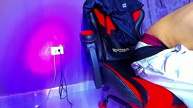 Snapshot of smoker445 chatting on November 2025 12:32:02 AM smoker445 online show from November 2025 12:32:02 AM