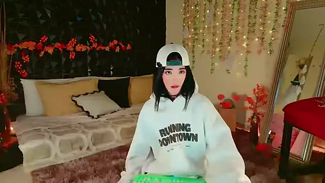 Finibondi online show from November 2025 04:50:02 AM