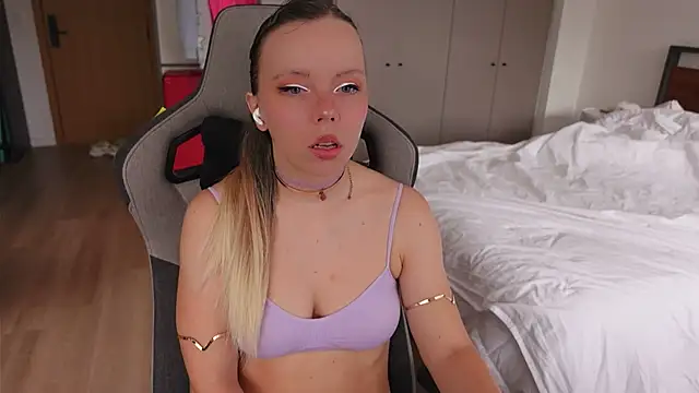 Ayra Lust online show from February 2026 04:38:01 PM