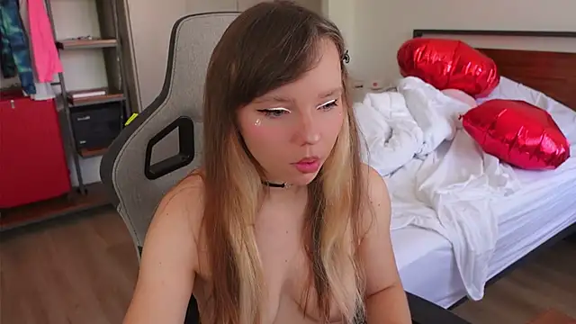 Ayra Lust online show from February 2026 07:22:01 PM