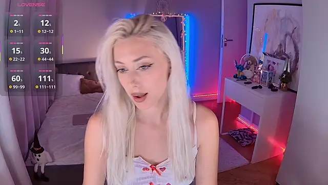 LoryWood online show from November 2025 03:26:02 PM