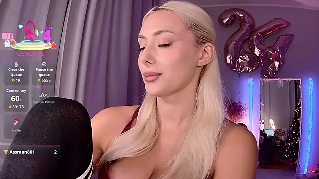 LoryWood online show from January 2026 03:49:02 PM