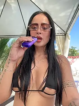 Snapshot of Alexandra_duque chatting on November 2025 08:29:01 PM Alexandra duque online show from November 2025 08:29:01 PM