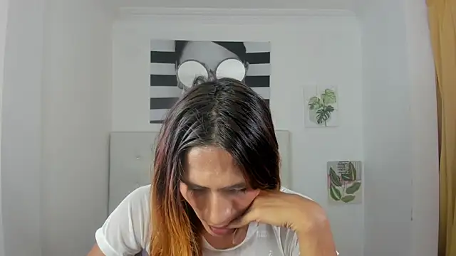 Brisahott online show from December 2025 07:49:02 PM