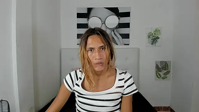 Brisahott online show from September 2025 07:54:02 PM