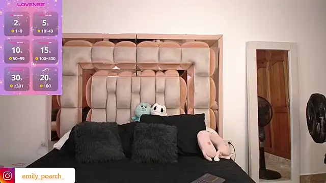 Snapshot of emilyaboott chatting on November 2025 12:25:01 AM emilyaboott online show from November 2025 12:25:01 AM