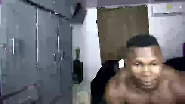 Snapshot of mylebrowmn chatting on October 2025 01:17:02 AM mylebrowmn online show from October 2025 01:17:02 AM
