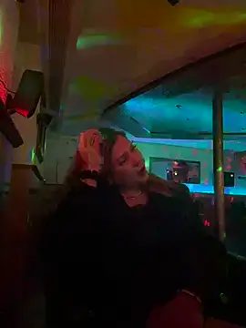 Snapshot of andreinitahg chatting on November 2025 09:26:02 PM andreinitahg online show from November 2025 09:26:02 PM