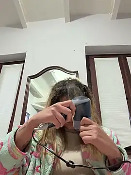 Snapshot of andreinitahg chatting on December 2025 07:35:01 AM andreinitahg online show from December 2025 07:35:01 AM