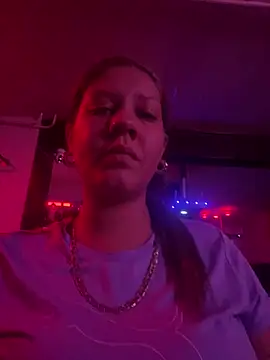 Snapshot of andreinitahg chatting on December 2024 10:45:02 PM andreinitahg online show from December 2024 10:45:02 PM