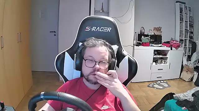 larsgessner30 online show from October 2025 09:36:01 PM