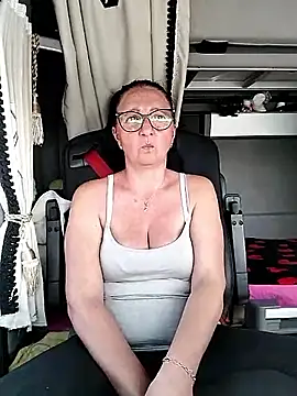 cuplubijoanna online show from April 2026 01:59:01 PM