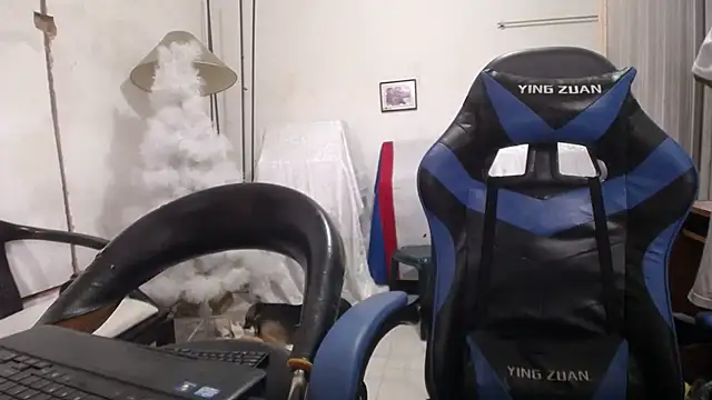 yohatinelly07 online show from November 2025 07:58:02 PM