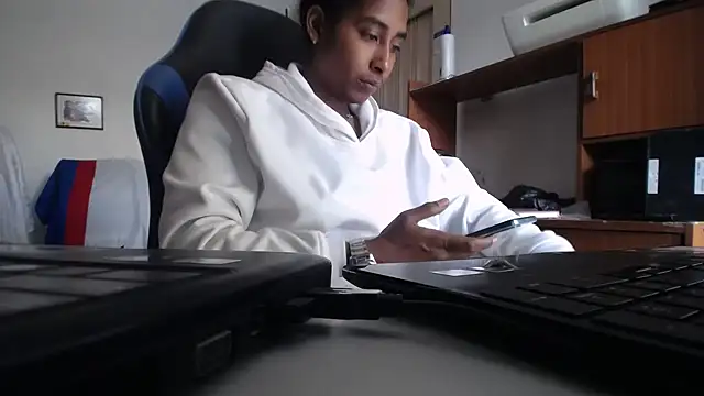 yohatinelly07 online show from December 2025 09:05:01 PM