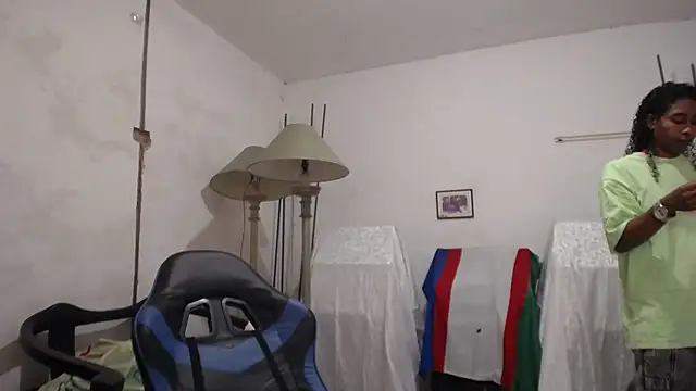 yohatinelly07 online show from December 2025 12:59:02 PM