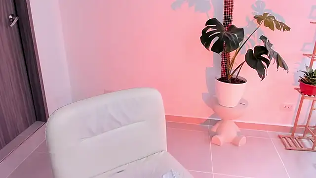 rossth1 online show from April 2026 07:32:01 PM