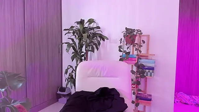 rossth1 online show from October 2025 07:59:01 PM