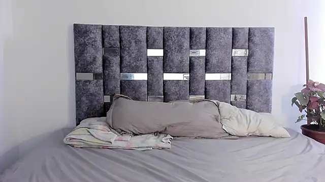 rossth1 online show from March 2026 08:01:02 PM