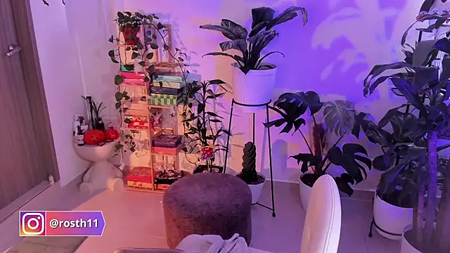 rossth1 online show from October 2025 07:35:01 PM