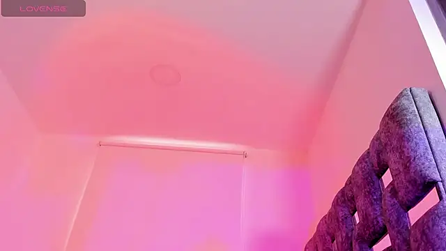 rossth1 online show from November 2025 02:50:01 PM