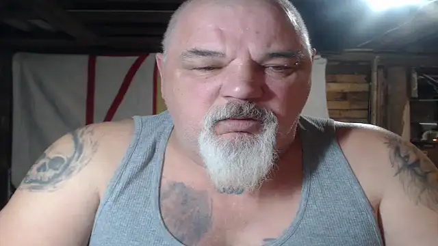 Newfiesausage1972 online show from March 2026 09:04:01 AM