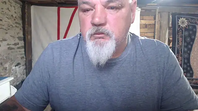 Newfiesausage1972 online show from June 2026 09:20:02 PM