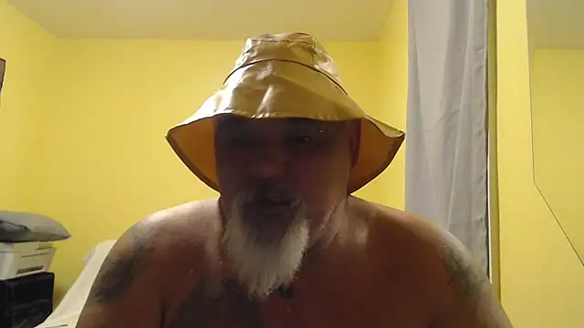 Newfiesausage1972 online show from November 2025 11:58:02 AM