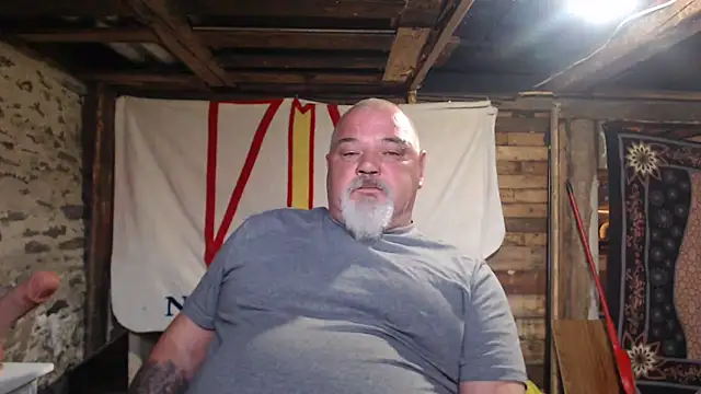 Newfiesausage1972 online show from May 2026 12:34:01 PM