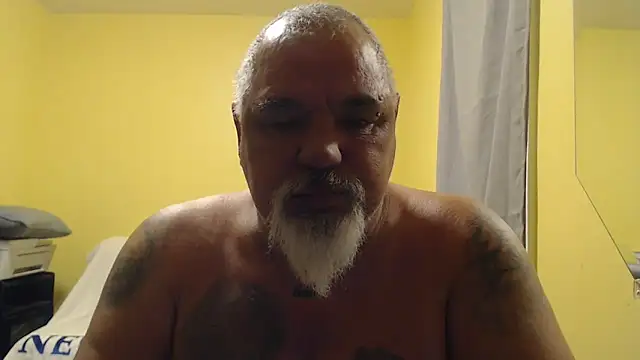 Newfiesausage1972 online show from November 2025 09:35:01 AM