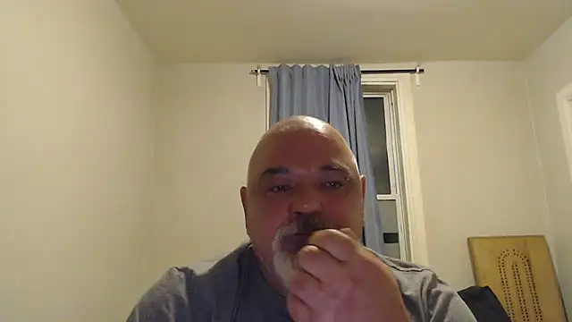 Newfiesausage1972 online show from September 2025 06:36:02 AM