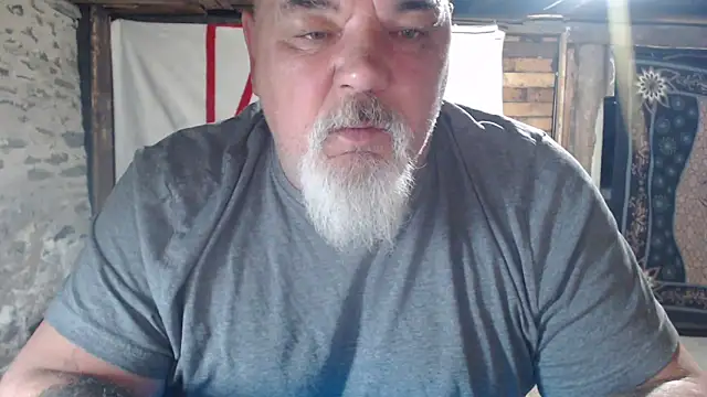 Newfiesausage1972 online show from April 2026 08:55:02 AM