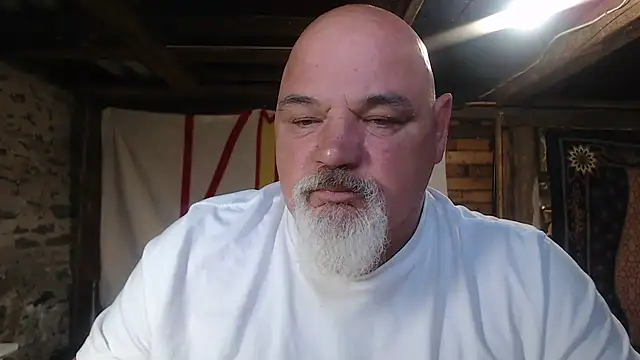 Newfiesausage1972 online show from July 2026 11:40:01 AM