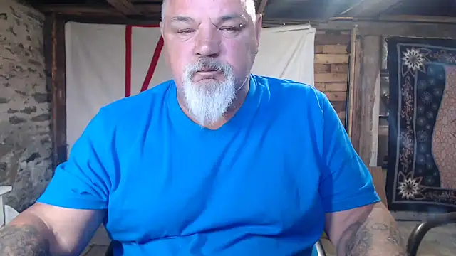 Newfiesausage1972 online show from June 2026 12:11:01 PM