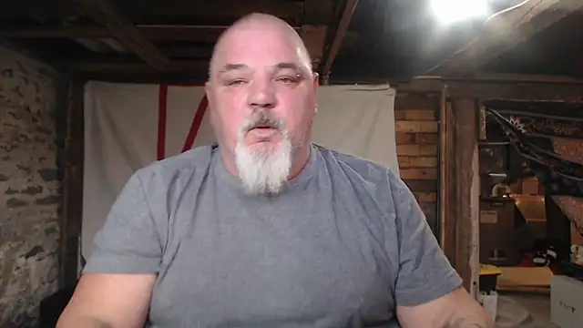 Newfiesausage1972 online show from March 2026 09:54:01 PM