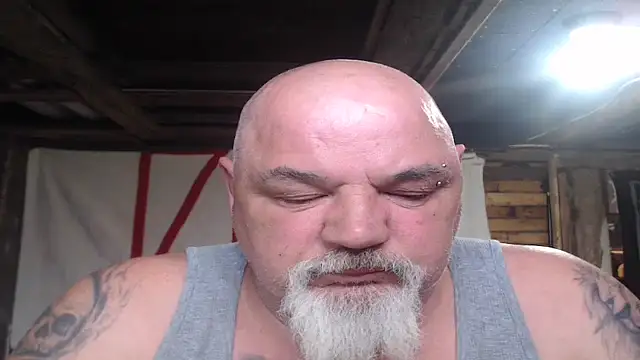 Newfiesausage1972 online show from April 2026 06:21:01 PM