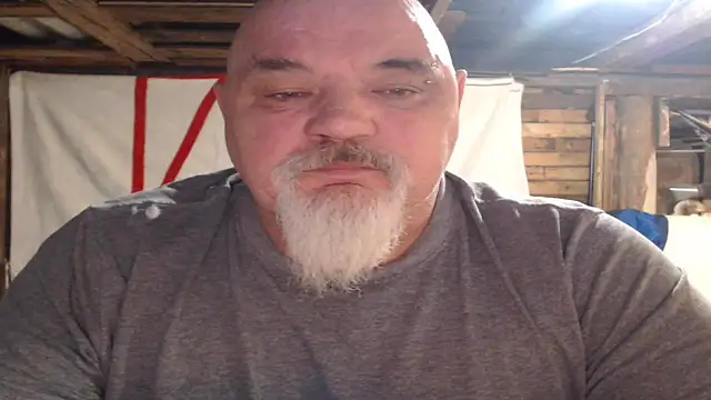 Newfiesausage1972 online show from February 2026 12:16:01 PM