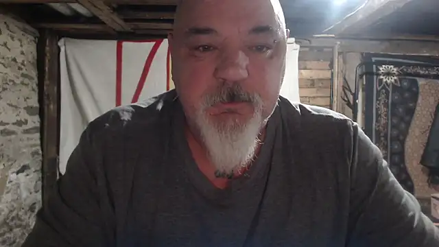 Newfiesausage1972 online show from January 2026 08:52:02 AM