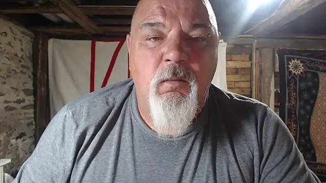 Newfiesausage1972 online show from June 2026 09:19:02 AM