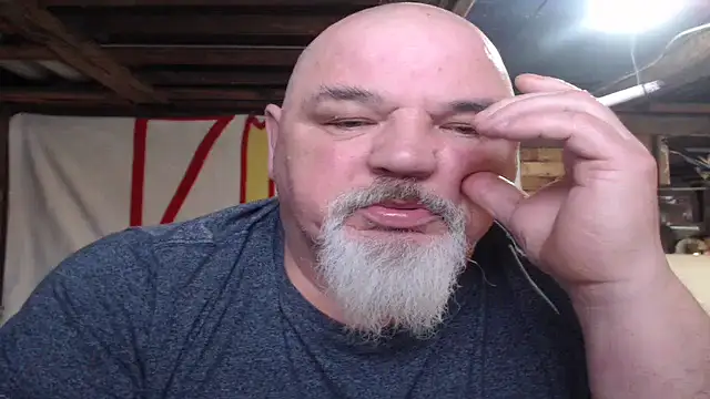 Newfiesausage1972 online show from February 2026 09:04:02 PM