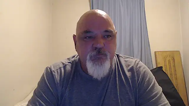 Newfiesausage1972 online show from September 2025 02:49:01 PM