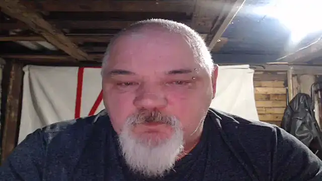 Newfiesausage1972 online show from December 2025 09:08:02 PM