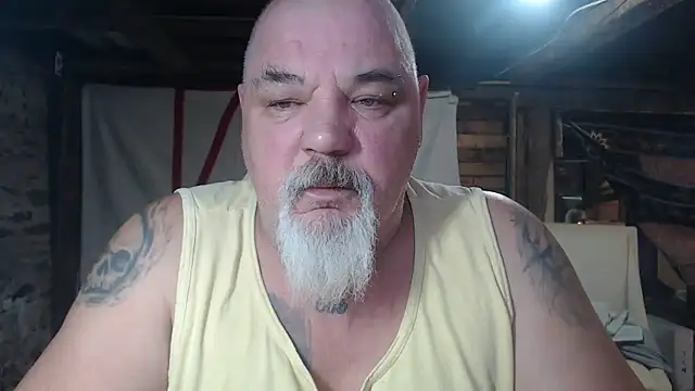 Newfiesausage1972 online show from March 2026 12:22:02 PM