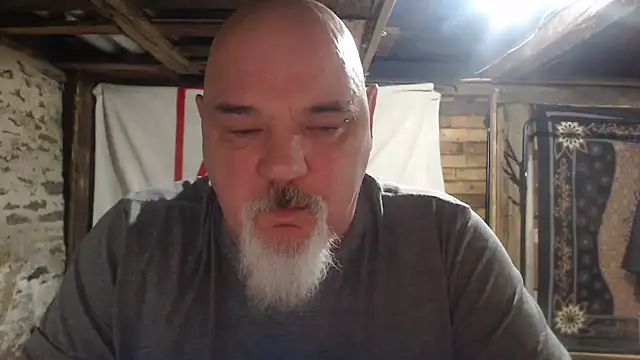 Newfiesausage1972 online show from January 2026 11:27:01 AM