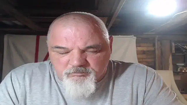 Newfiesausage1972 online show from March 2026 10:53:02 AM