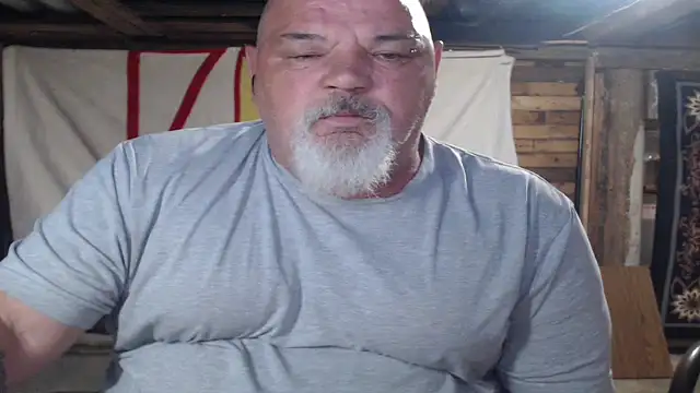 Newfiesausage1972 online show from June 2026 09:47:02 AM