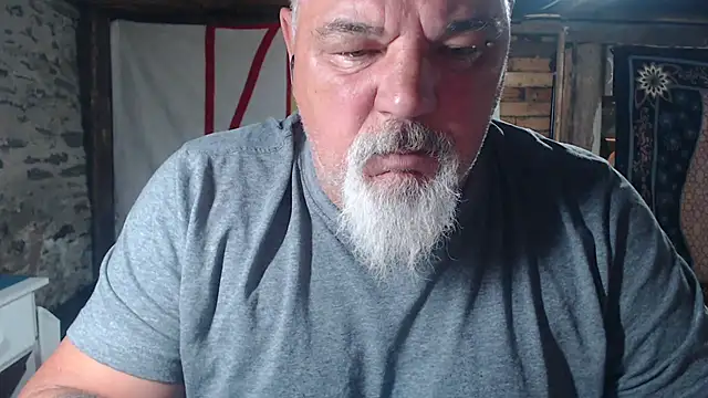 Newfiesausage1972 online show from June 2026 09:17:01 AM