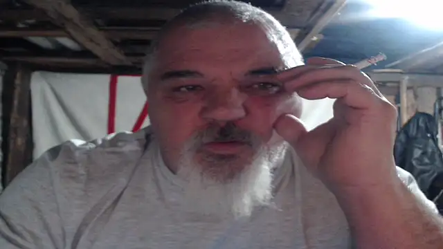 Newfiesausage1972 online show from November 2025 10:35:01 PM