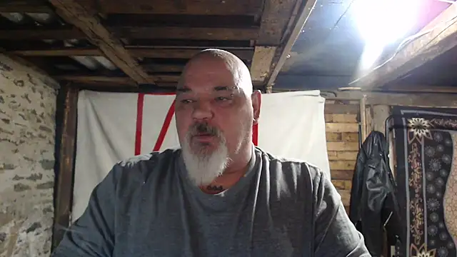 Newfiesausage1972 online show from November 2025 10:04:02 AM