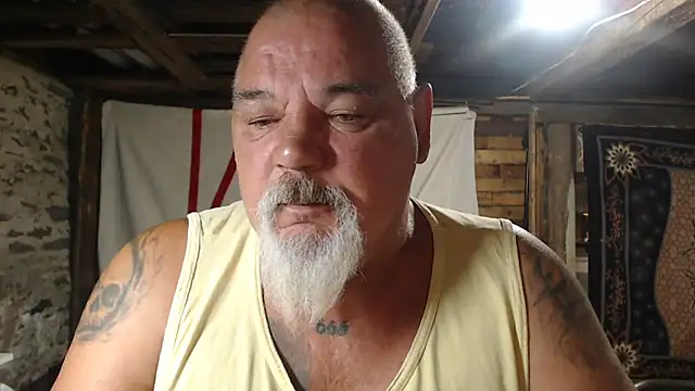 Newfiesausage1972 online show from July 2026 08:00:02 AM
